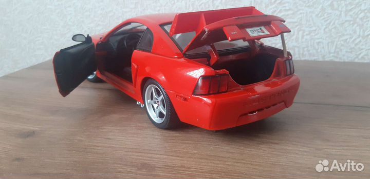 Ford mustang svt cobra r 2000 1/18 ford f150