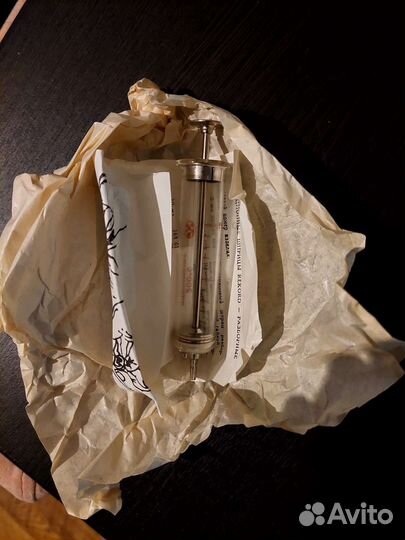 Стеклянный шприц