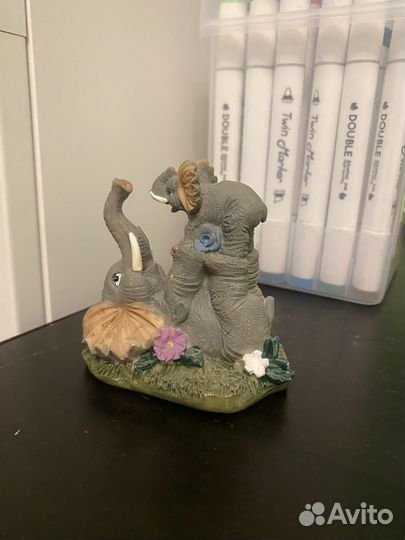 Фигурка слона слонёнка