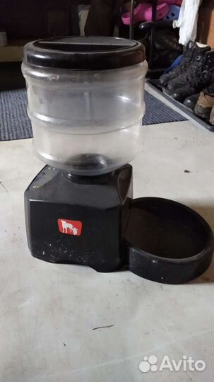 Автоматическая кормушка для кошек и собак