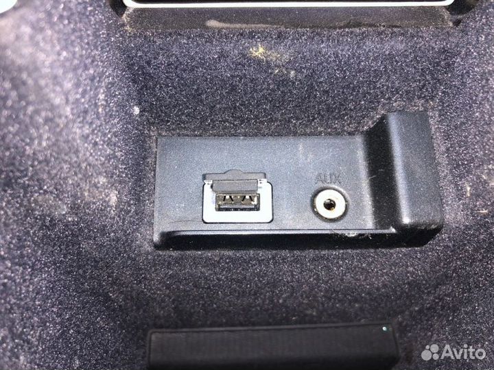 Подлокотник Volvo S60 B5254T5 2011