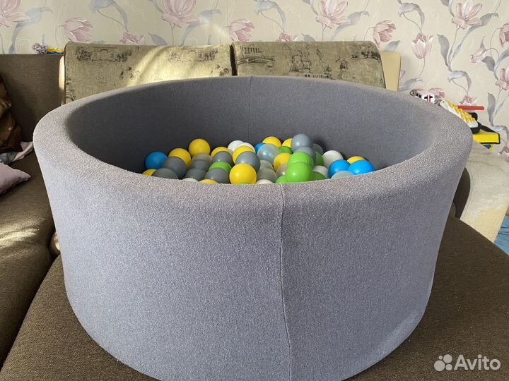 Продам детский сухой бассейн (с шариками)