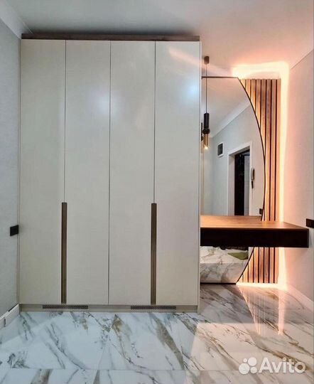 Шкаф с зеркалом