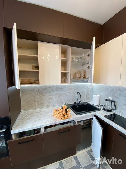 Угловая кухня на заказ. Фабрика в Челябинске