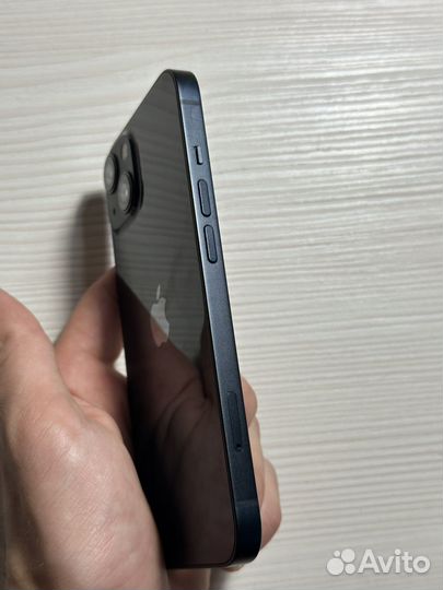 Телефон iPhone 13