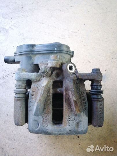 Суппорт тормозной задний левый Land Rover Range Ro