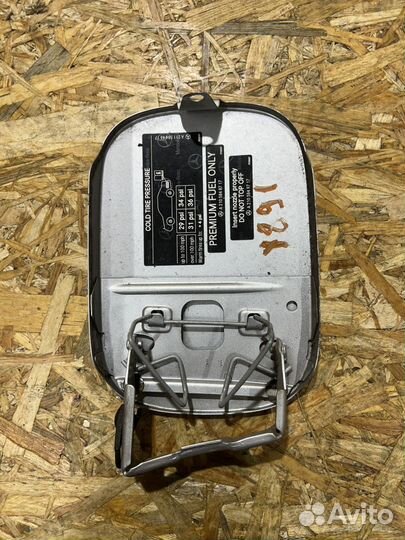 Лючок бензобака w211