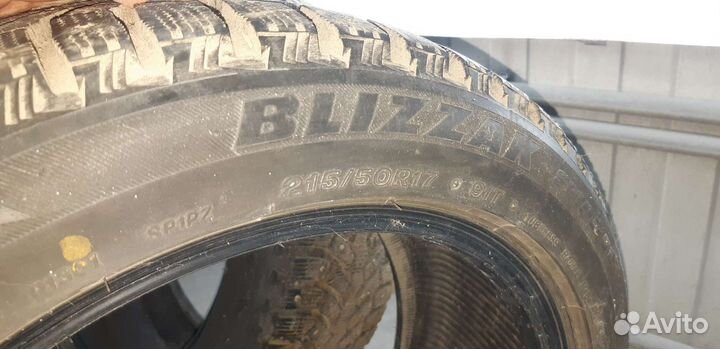 Bridgestone Blizzak Spike-01 215/50 R17