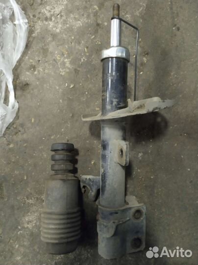 Стойка амортизатор передний правый nissan note