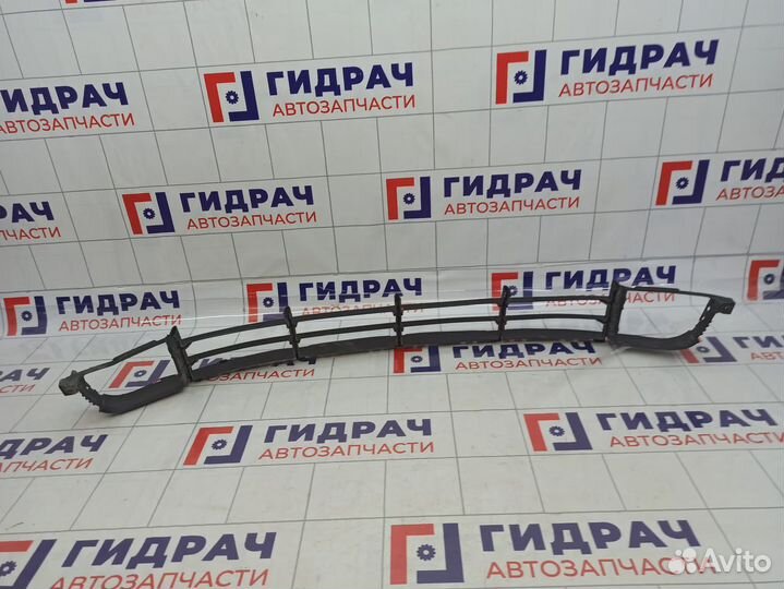 Решетка в бампер центральная Skoda Superb (3T) 3T08536779B9