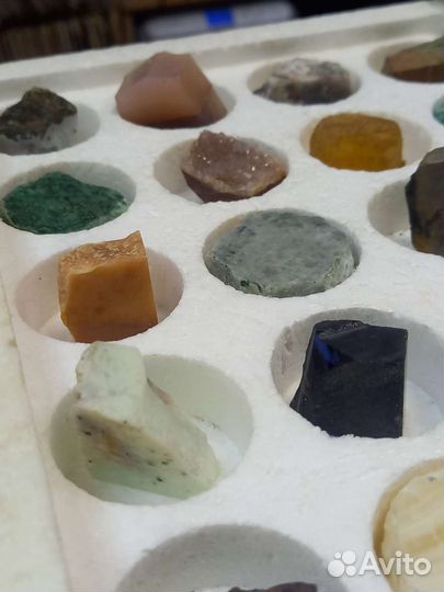 Камни и минералы коллекция