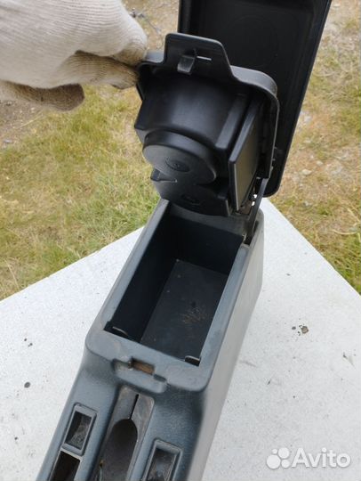 Подлокотник Nissаn Рrimеra Ниcсан Пpимeрa P11