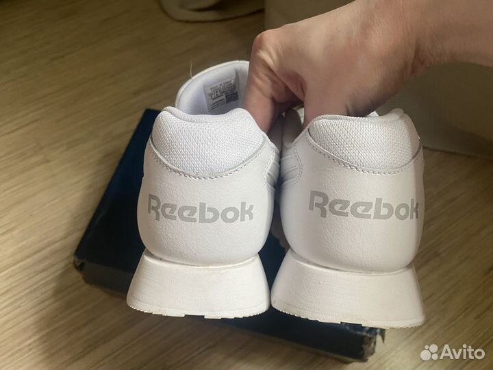 Кроссовки Reebok оригинальные женские 38-38,5