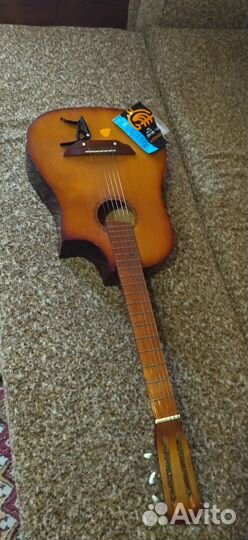 Акустическая гитара
