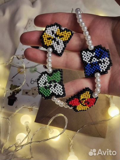 Ожерелье из бисера с гербами факультетов Хогвартса