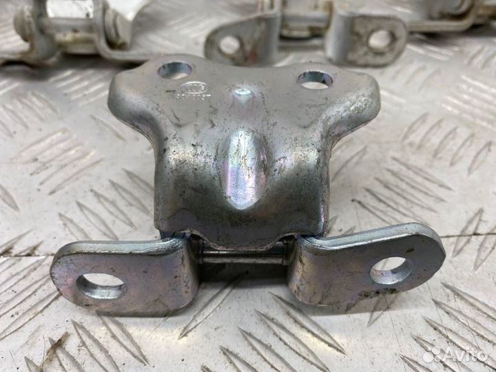 Б/У петля двери задний правый Hyundai Solaris 1 RB