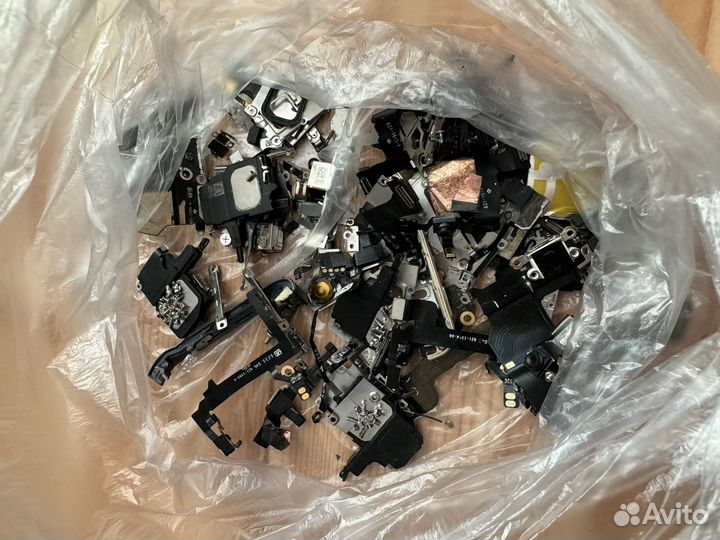 Запчасти на iPhone 5s,se