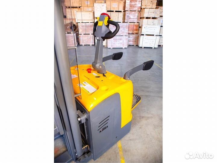 Штабелёр электрический самоходный с площадкой