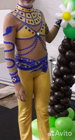 Костюм для выступления по фигурному катанию