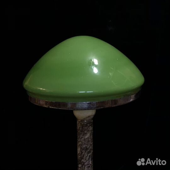 Настольная лампа. Зеленое стекло