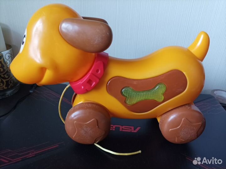 Собачка (игрушка на колёсиках)