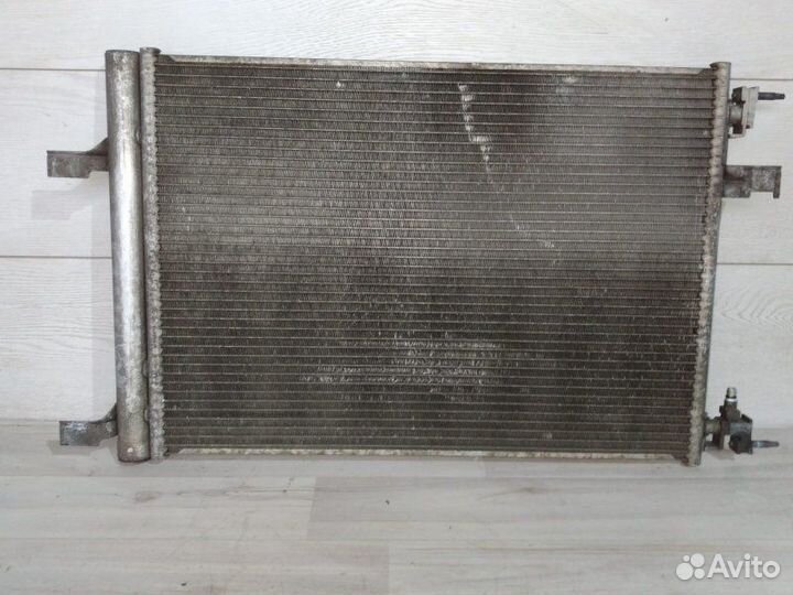 Радиатор кондиционера Opel Astra J A16XER 2010