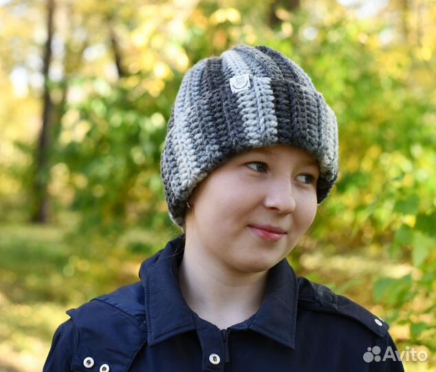 Шапка вязаная женская ручная работа