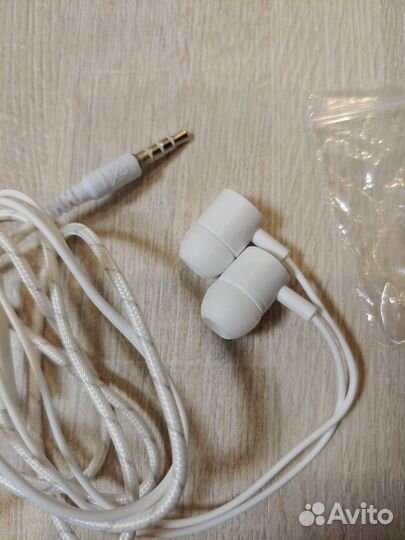 Проводные наушники