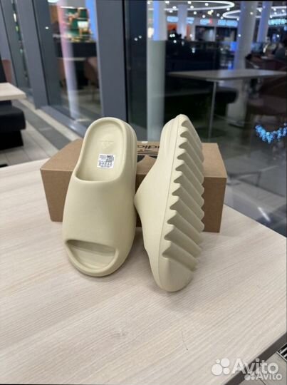 Тапки adidas yeezy slide