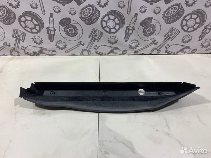 Пыльник крыла правый Mercedes W212