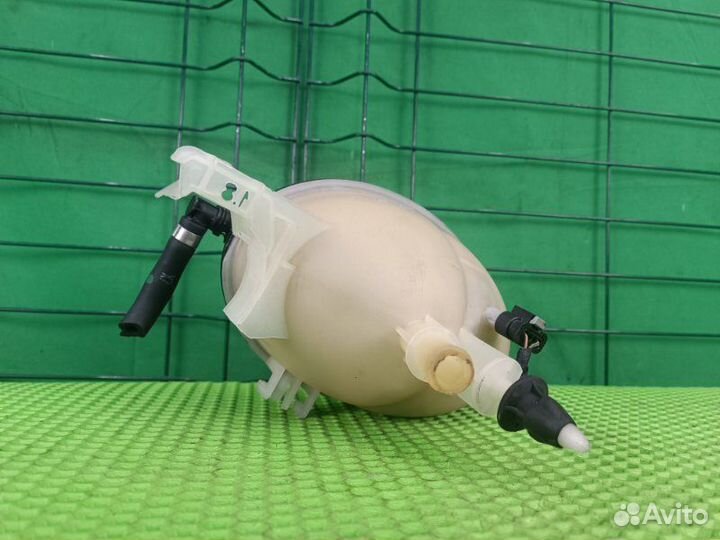 Бачок расширительный Mercedes-Benz C W204 M271