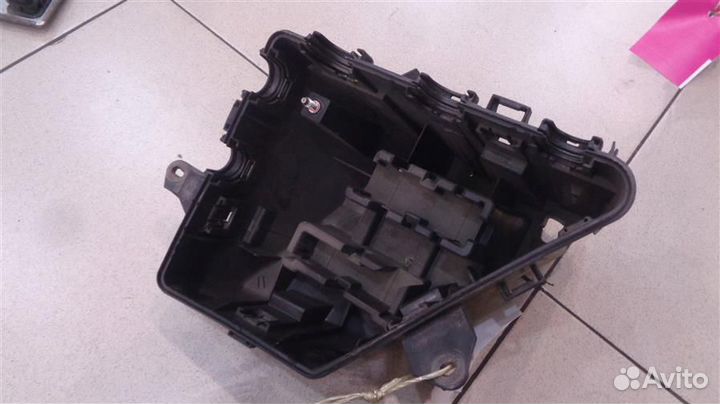 Корпус блока предохранителей подкапотного Cadilla