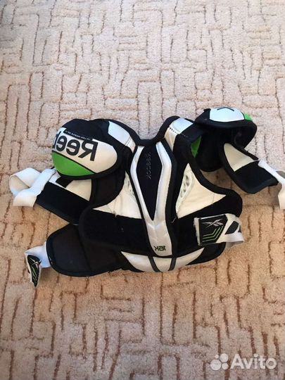 Нагрудник хоккейный reebok