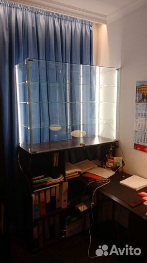 Витрина стеклянная