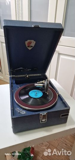 Патефон завода Молот