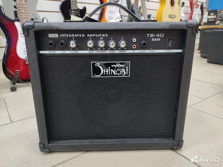 Комбоусилитель для бас гитары новый