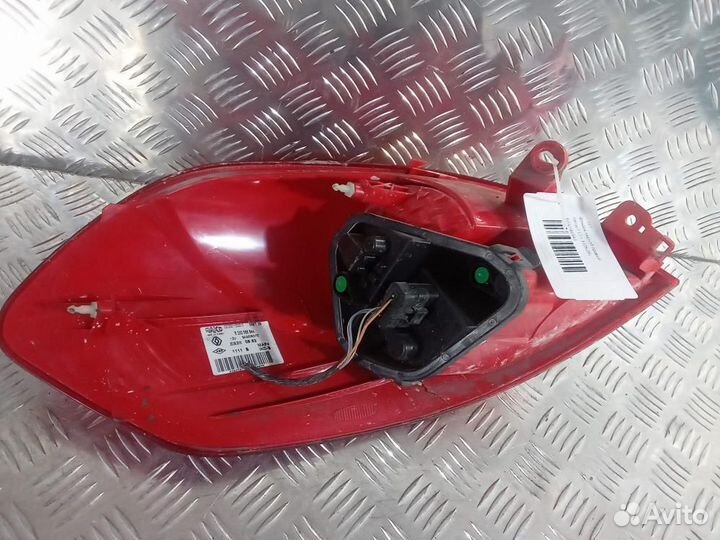 Фонарь 8200586844 Renault Clio 3 (2005-2012)