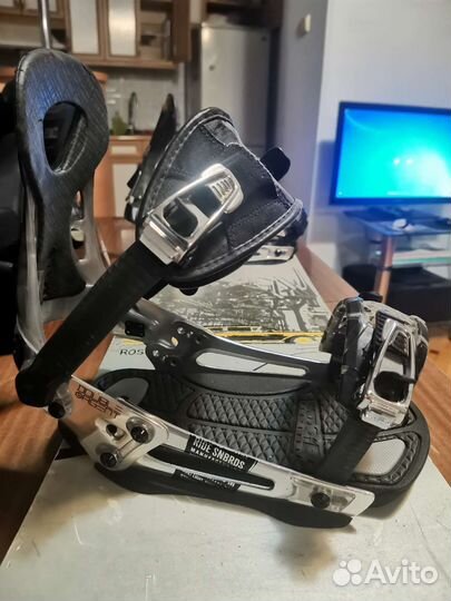 Продам сноуборд с крепами и ботами