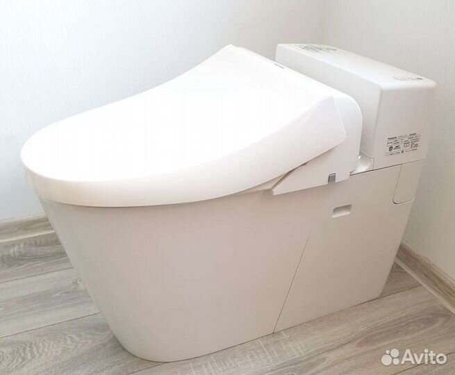 Унитаз Panasonic с крышкой-биде Toshiba