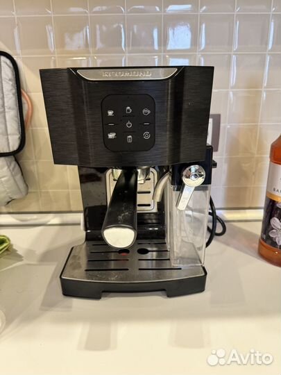 Кофеварка рожковая Redmond RCM-1511