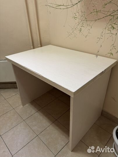 Письменный стол