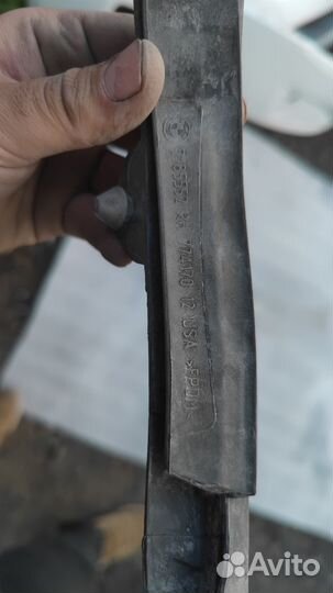 Уплотнитель крыла и фары правый Е71 Е70 BMW