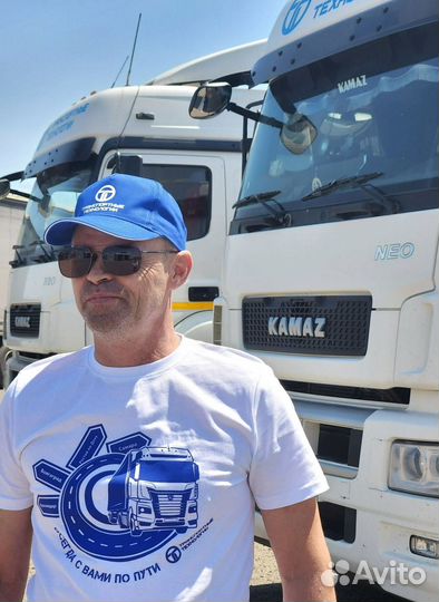 Водитель на седельном тягаче