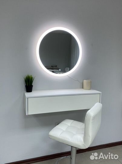 Аренда рабочего места лешмейкера, кушетка