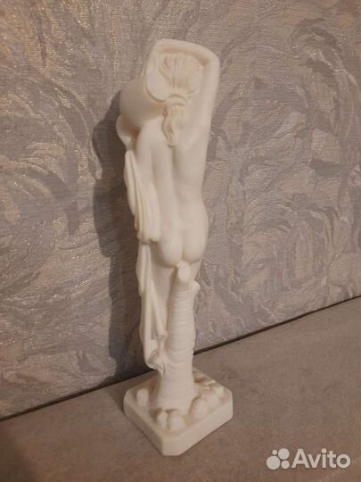 Греческая статуэтка