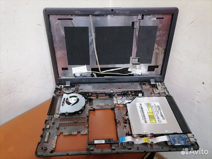 Ноутбук Samsung NP355V5C (разбор)
