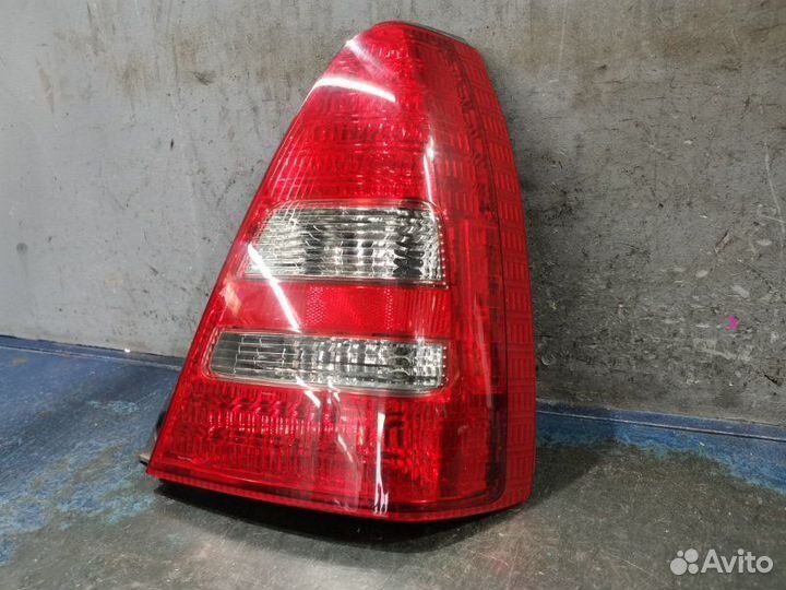 Фонарь правый Subaru Forester SG/S11