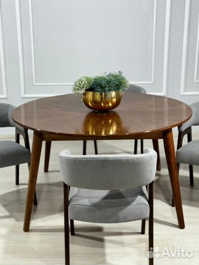 Комплект стол и стулья. В наличии