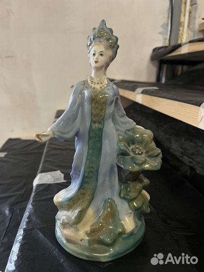 Статуэтка фарфор