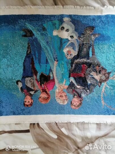 Вышивка ручной работы крестом